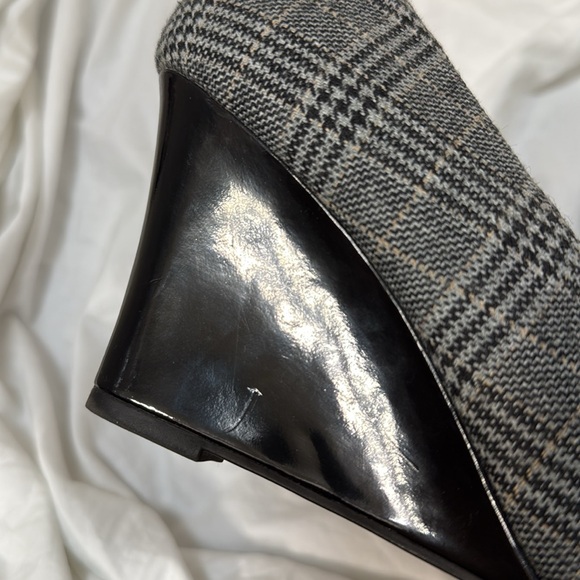 Women’s Dexter Plaid Black and Gray Wedge High Heel Shoes. Size 8 - Picture 15 of 16